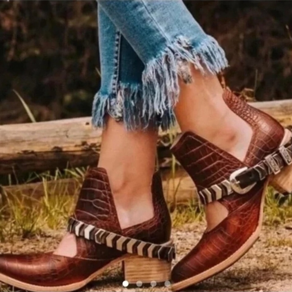Freebird Blade Red Croco Leather Ankle Booties Size 7
